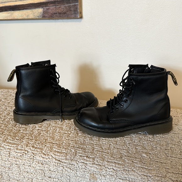 Dr. Marten’s YOUTH 1460 SOFTY T LEATHER LACE UP BOOTS - Picture 7 of 10